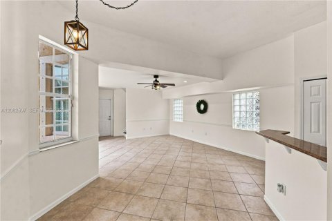 House in Coral Springs, Florida 4 bedrooms, 229.65 sq.m. № 2357213 - photo 29
