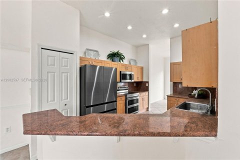 House in Coral Springs, Florida 4 bedrooms, 229.65 sq.m. № 2357213 - photo 26