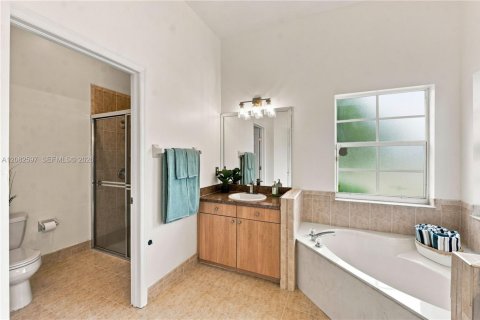 House in Coral Springs, Florida 4 bedrooms, 229.65 sq.m. № 2357213 - photo 21