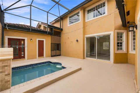 House in Coral Springs, Florida 4 bedrooms, 229.65 sq.m. № 2357213 - photo 6