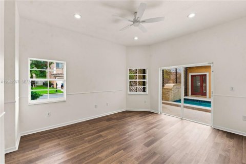House in Coral Springs, Florida 4 bedrooms, 229.65 sq.m. № 2357213 - photo 14