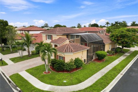 House in Coral Springs, Florida 4 bedrooms, 229.65 sq.m. № 2357213 - photo 3