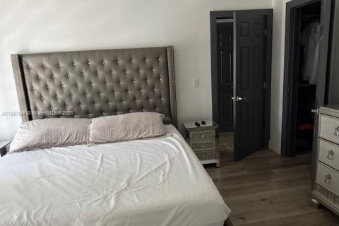 Casa en venta en Cutler Bay, Florida, 4 dormitorios, 231.33 m2 № 2053516 - foto 10