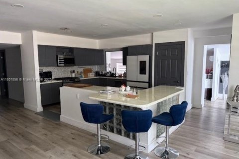 Casa en venta en Cutler Bay, Florida, 4 dormitorios, 231.33 m2 № 2053516 - foto 4