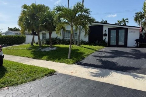Casa en Cutler Bay, Florida 4 dormitorios, 231.33 m2 № 2053516