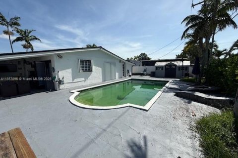 Casa en venta en Cutler Bay, Florida, 4 dormitorios, 231.33 m2 № 2053516 - foto 13