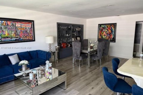 Casa en venta en Cutler Bay, Florida, 4 dormitorios, 231.33 m2 № 2053516 - foto 3