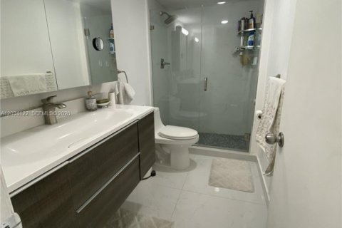 Condo in Miami, Florida, 2 bedrooms  № 2086521 - photo 5