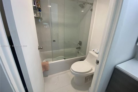 Condo in Miami, Florida, 2 bedrooms  № 2086521 - photo 7