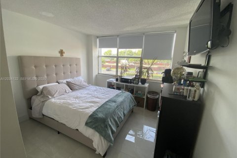 Condo in Miami, Florida, 2 bedrooms  № 2086521 - photo 8
