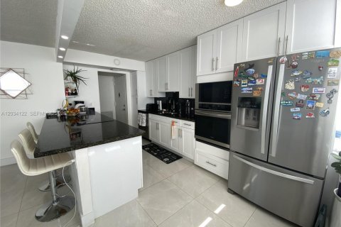 Condo in Miami, Florida, 2 bedrooms  № 2086521 - photo 2