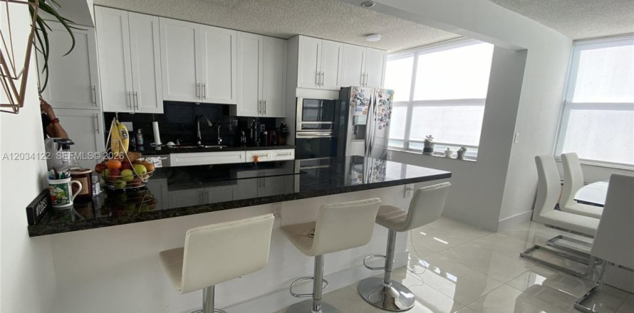 Condo in Miami, Florida, 2 bedrooms  № 2086521