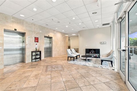 Immobilier commercial à vendre à Valrico, Floride: 1862.69 m2 № 2425279 - photo 4