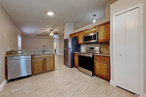 House in Apopka, Florida 3 bedrooms, 103.12 sq.m. № 2221764 - photo 3