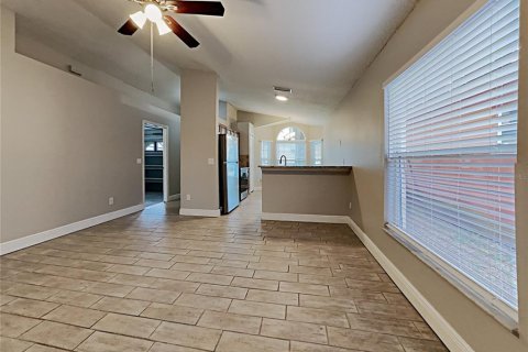 House in Apopka, Florida 3 bedrooms, 103.12 sq.m. № 2221764 - photo 2