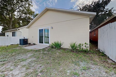 House in Apopka, Florida 3 bedrooms, 103.12 sq.m. № 2221764 - photo 20