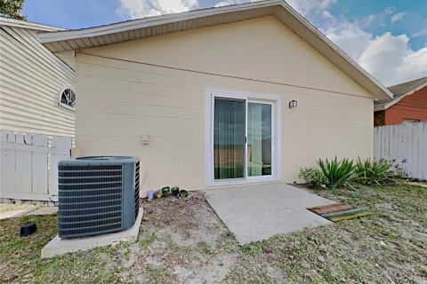 House in Apopka, Florida 3 bedrooms, 103.12 sq.m. № 2221764 - photo 19