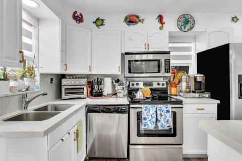 Adosado en venta en Pembroke Park, Florida, 2 dormitorios, 97.18 m2 № 2154293 - foto 12