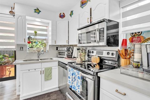 Adosado en venta en Pembroke Park, Florida, 2 dormitorios, 97.18 m2 № 2154293 - foto 16
