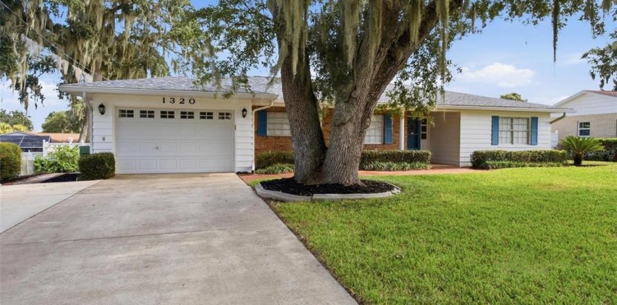 Villa ou maison à Leesburg, Floride 3 chambres, 177.63 m2 № 2398269