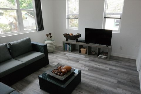 Apartment in Saint Petersburg, Florida 2 bedrooms, 85.93 sq.m. № 1777349 - photo 12