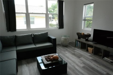 Apartment in Saint Petersburg, Florida 2 bedrooms, 85.93 sq.m. № 1777349 - photo 11