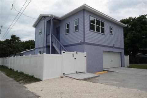Apartment in Saint Petersburg, Florida 2 bedrooms, 85.93 sq.m. № 1777349 - photo 1