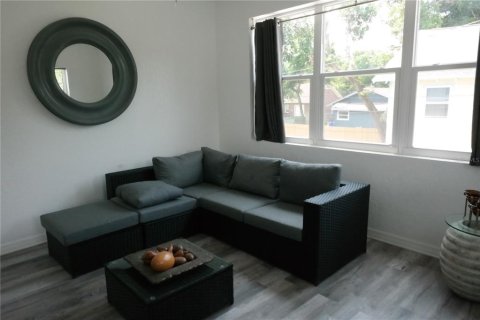 Apartment in Saint Petersburg, Florida 2 bedrooms, 85.93 sq.m. № 1777349 - photo 10