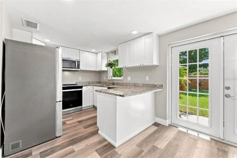 Villa ou maison à vendre à Clearwater, Floride: 3 chambres, 83.61 m2 № 2354643 - photo 13