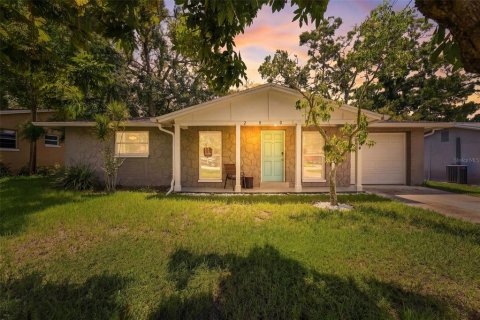 House in Clearwater, Florida 3 bedrooms, 83.61 sq.m. № 2354643