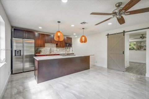House in Riviera Beach, Florida 4 bedrooms, 150.13 sq.m. № 2178884 - photo 5