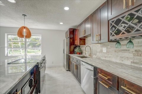 House in Riviera Beach, Florida 4 bedrooms, 150.13 sq.m. № 2178884 - photo 4