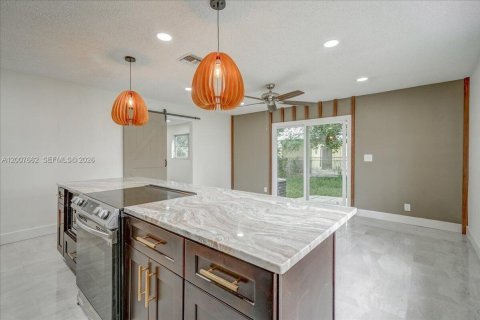 House in Riviera Beach, Florida 4 bedrooms, 150.13 sq.m. № 2178884 - photo 7