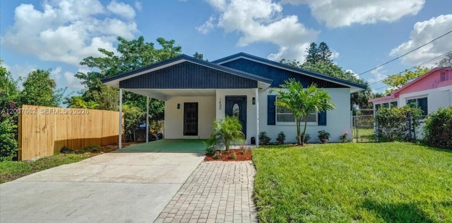 House in Riviera Beach, Florida 4 bedrooms, 150.13 sq.m. № 2178884