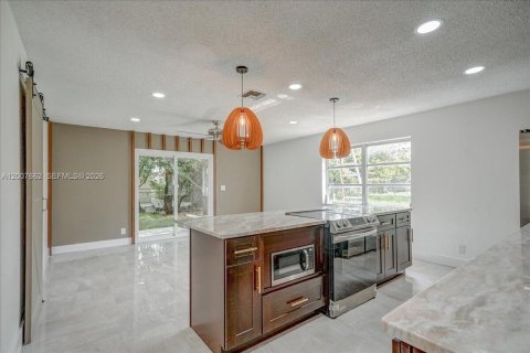 House in Riviera Beach, Florida 4 bedrooms, 150.13 sq.m. № 2178884 - photo 6