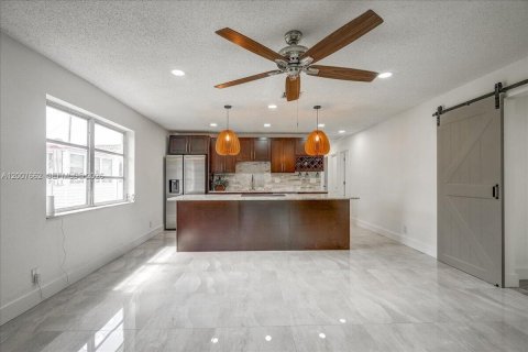 House in Riviera Beach, Florida 4 bedrooms, 150.13 sq.m. № 2178884 - photo 19