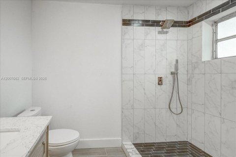 House in Riviera Beach, Florida 4 bedrooms, 150.13 sq.m. № 2178884 - photo 16