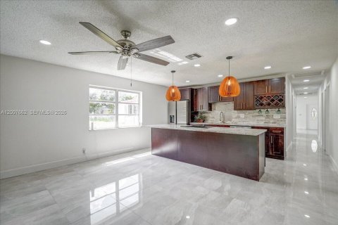 House in Riviera Beach, Florida 4 bedrooms, 150.13 sq.m. № 2178884 - photo 18