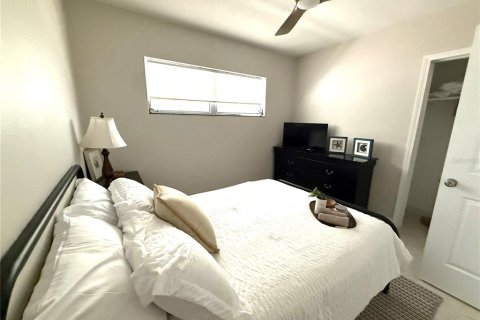 House in Saint Pete Beach, Florida 3 bedrooms, 151.06 sq.m. № 2233811 - photo 17
