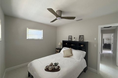 House in Saint Pete Beach, Florida 3 bedrooms, 151.06 sq.m. № 2233811 - photo 14