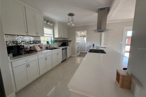 House in Saint Pete Beach, Florida 3 bedrooms, 151.06 sq.m. № 2233811 - photo 7