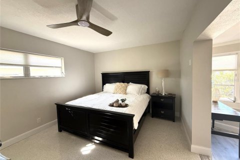House in Saint Pete Beach, Florida 3 bedrooms, 151.06 sq.m. № 2233811 - photo 10