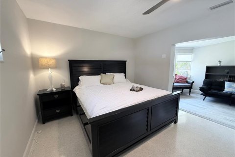 House in Saint Pete Beach, Florida 3 bedrooms, 151.06 sq.m. № 2233811 - photo 8