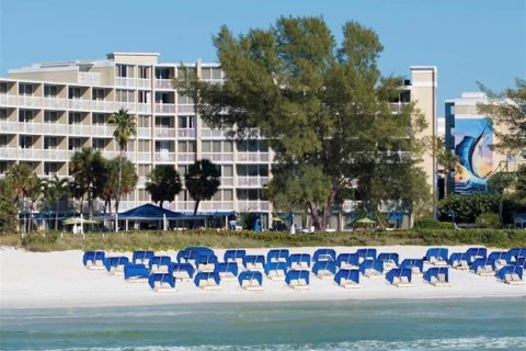 House in Saint Pete Beach, Florida 3 bedrooms, 151.06 sq.m. № 2233811 - photo 28