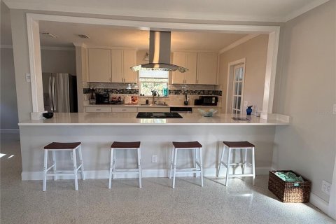 House in Saint Pete Beach, Florida 3 bedrooms, 151.06 sq.m. № 2233811 - photo 6