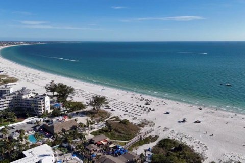 House in Saint Pete Beach, Florida 3 bedrooms, 151.06 sq.m. № 2233811 - photo 27