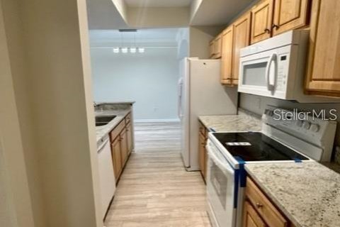 Condo in Orlando, Florida, 2 bedrooms № 2217123 - photo 8