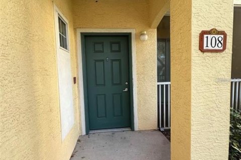 Condo in Orlando, Florida, 2 bedrooms № 2217123 - photo 2