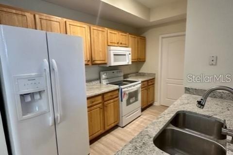 Condo in Orlando, Florida, 2 bedrooms № 2217123 - photo 7
