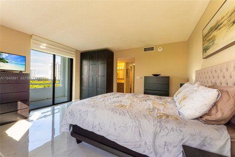 Condo in Aventura, Florida, 2 bedrooms  № 2061207 - photo 12